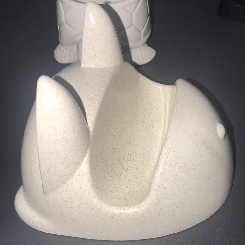 NWT Kitty Cat Lid Holder in White color
